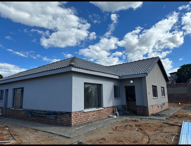 3 BEDROOM SECTIONAL TITLE FOR SALE IN WATERVAL EAST